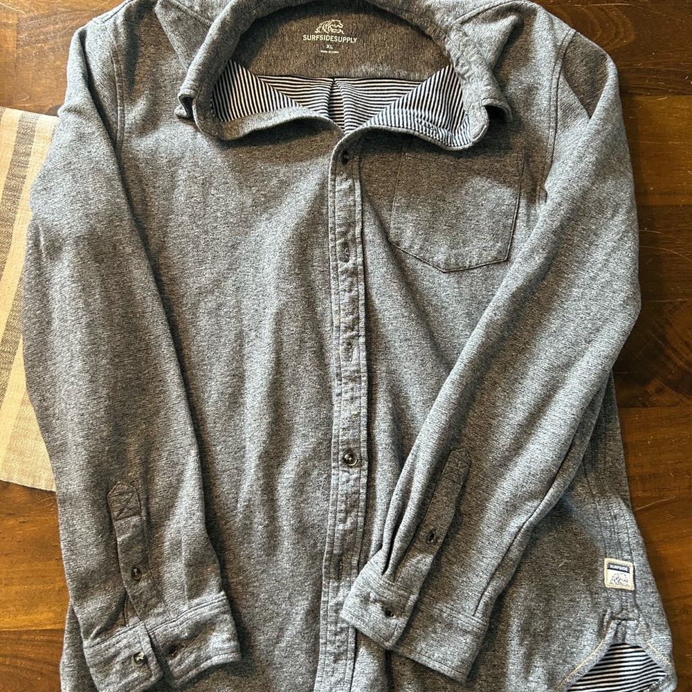 American Eagle Gray Button-Up Shirt